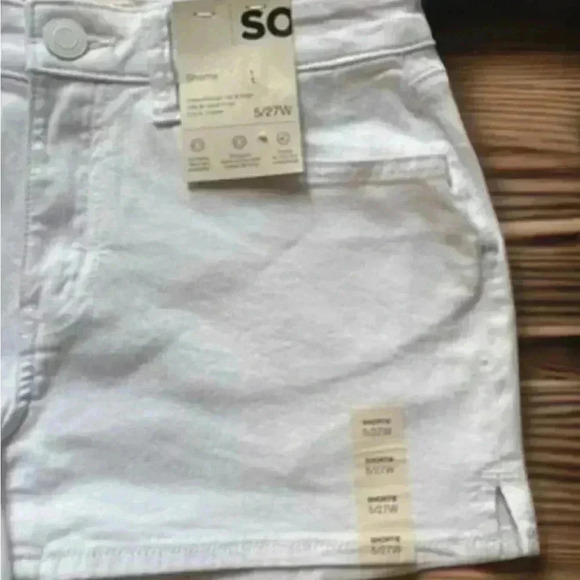 SO NWT Junior’s Size 5 White Denim Shortie Shorts - 27” Waist, 2.5” Inseam - Picture 3 of 4